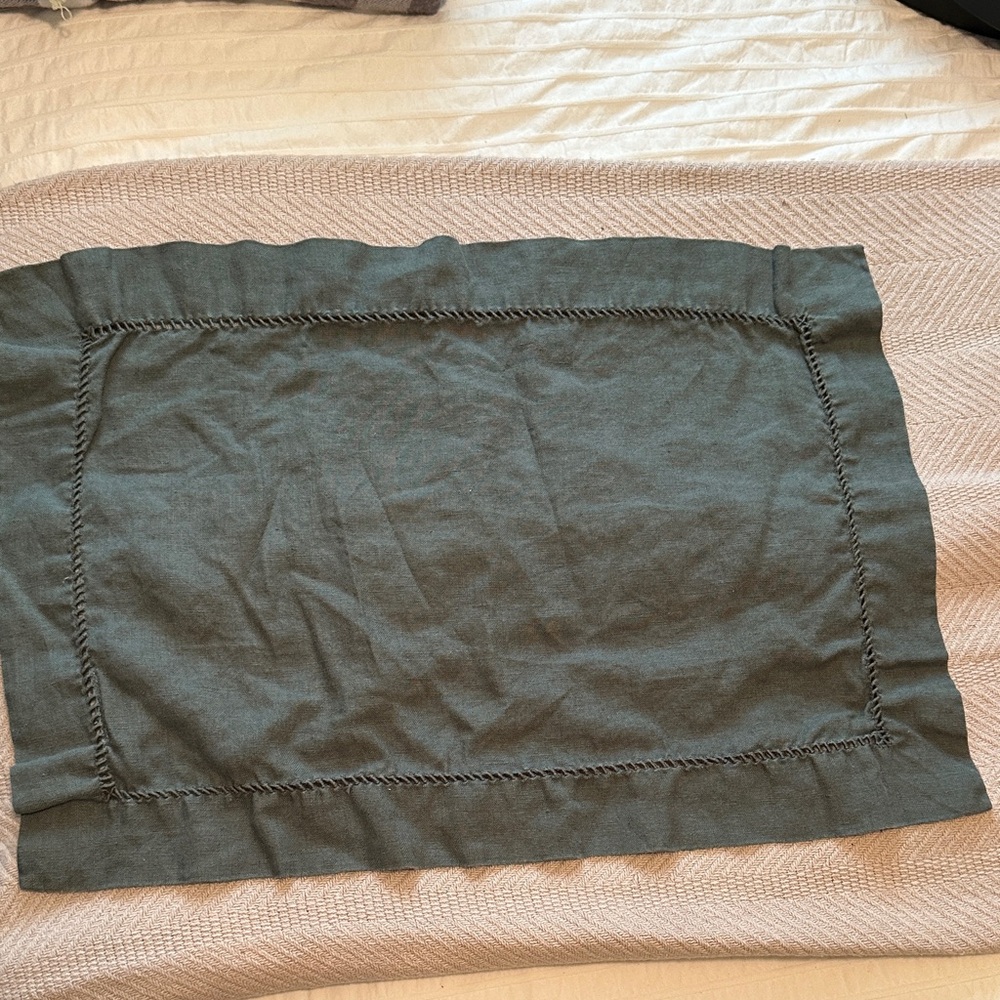 4 pottery barn linen placemats